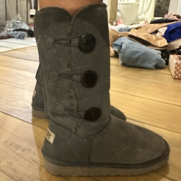 UGG boots triple bailey button, grey size 6, worn 2x - Picture 2 of 8
